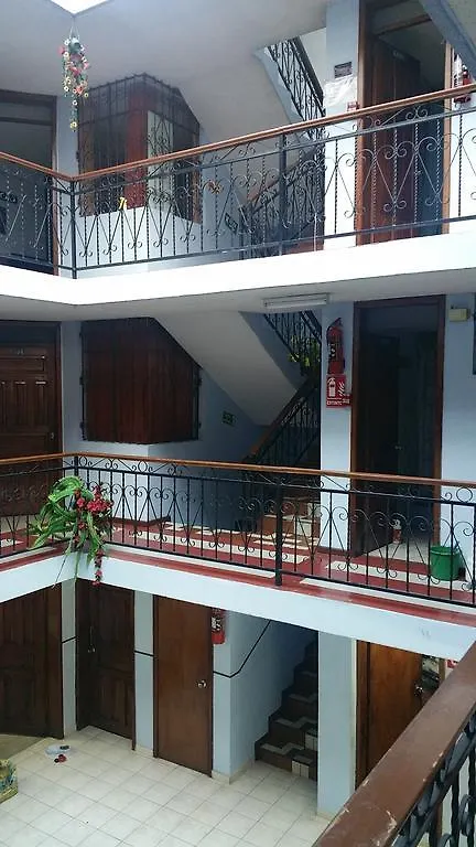 Hostal Montufar キト ゲストハウス